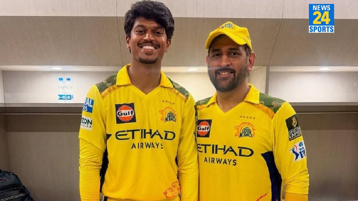 Ramakrishna Ghosh with MS Dhoni